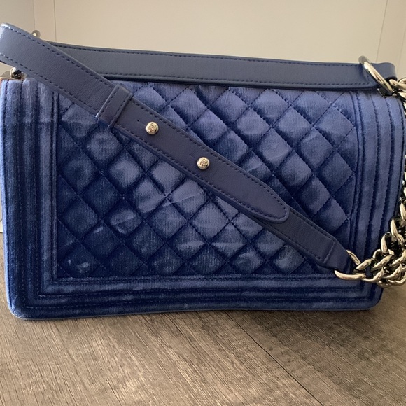 Blue Velvet Chanel medium boy flap - Picture 7 of 12